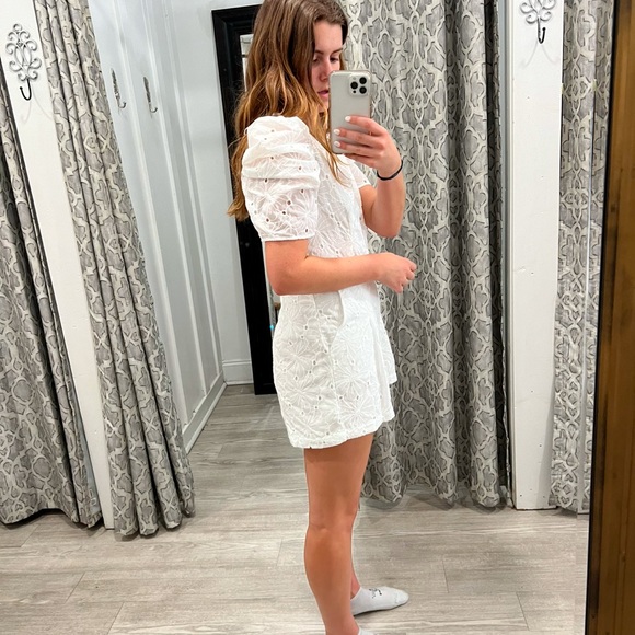 White Lace Puff Sleeve Romper - Picture 2 of 5